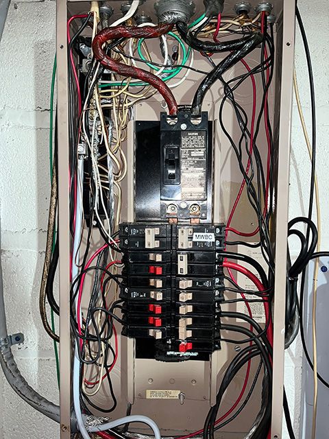 single-pole circuit breaker and associated conductors